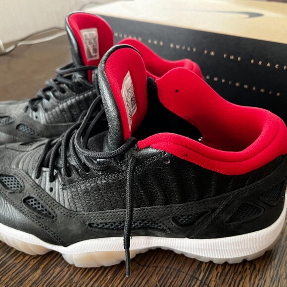 Nike Air Jordan XI low 'Bred' M 9.5 - Picture 1 of 4